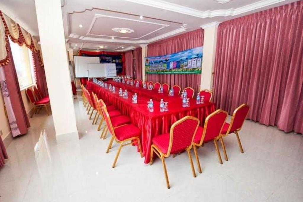 Mittapheap Hotel Kampot Bagian luar foto